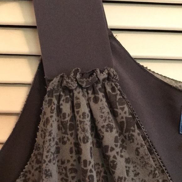 Simply Vera Vera Wang Sleeves Top size L Gray Jewel front detail Side zip Flowy - Picture 3 of 12